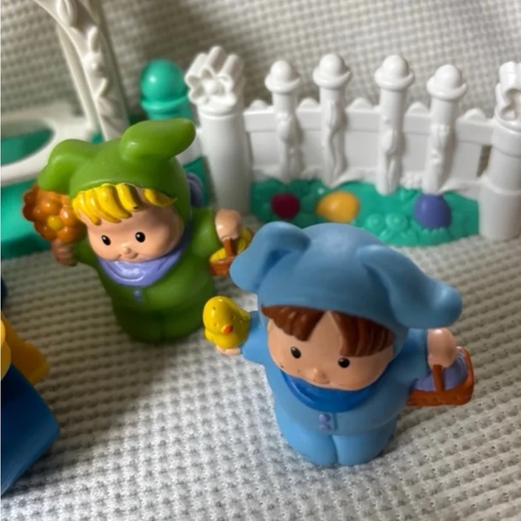 Fosher price People EASTER BUNNY SUITS children w/ BASKET Swing Tricycle - Picture 5 of 5